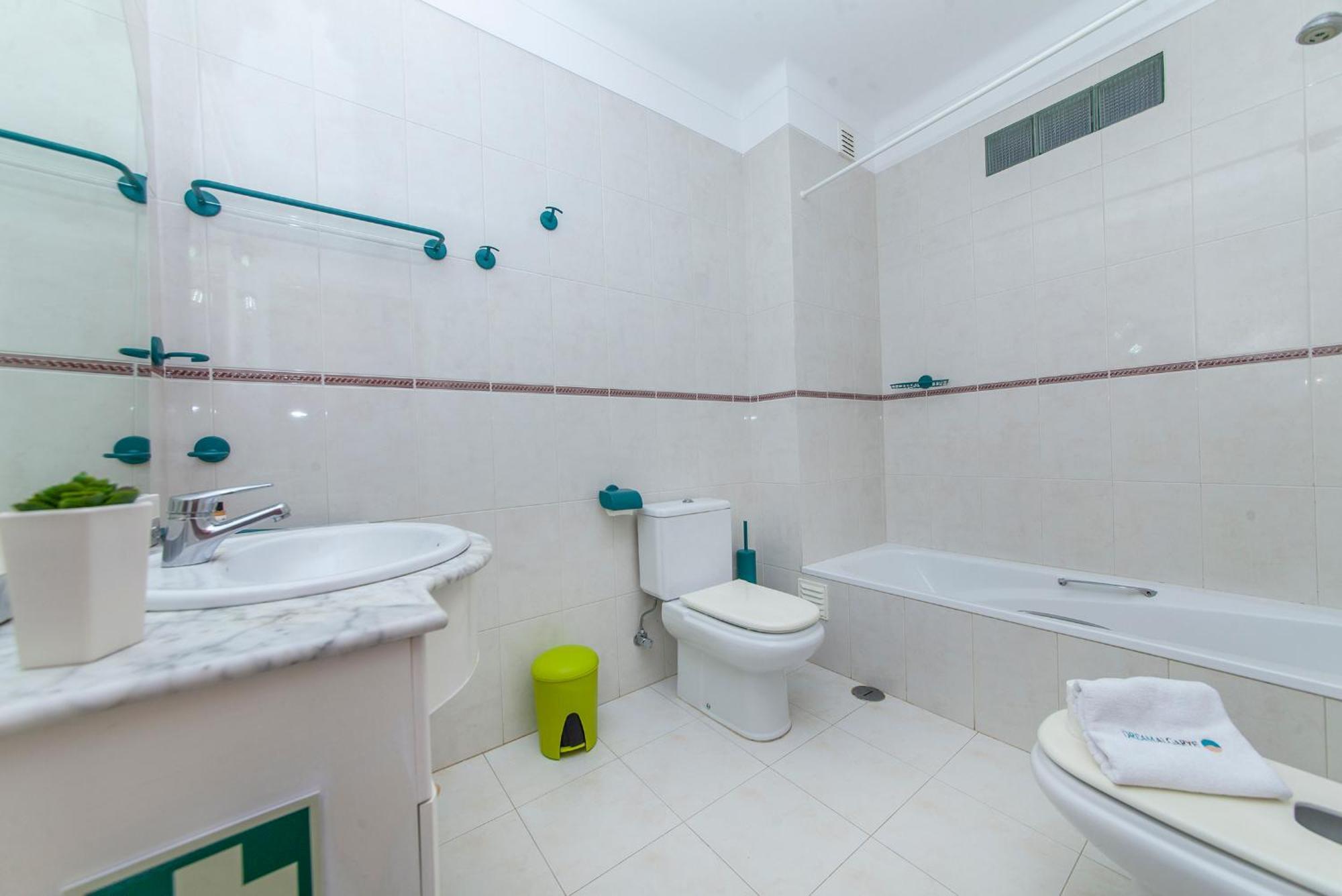 P - Meia-Praia Seaview Guesthouse Lagos Rum bild