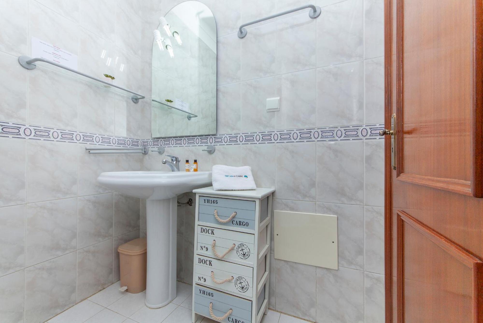 P - Meia-Praia Seaview Guesthouse Lagos Rum bild